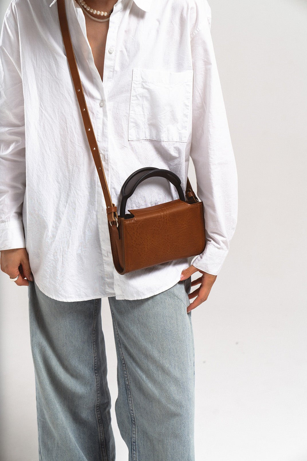 Leather Case for AirPods Max - The Minimalist 3.0 (Camel) - Smart Gadgets